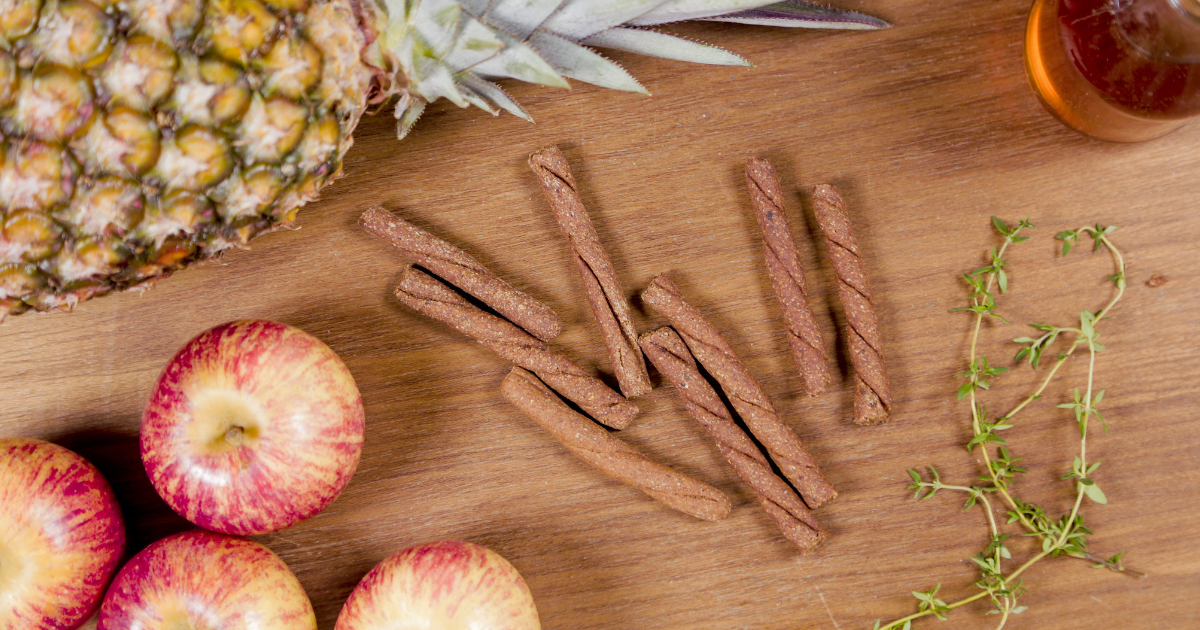 petisco natural stick de lombinho maçã e mel barkeria