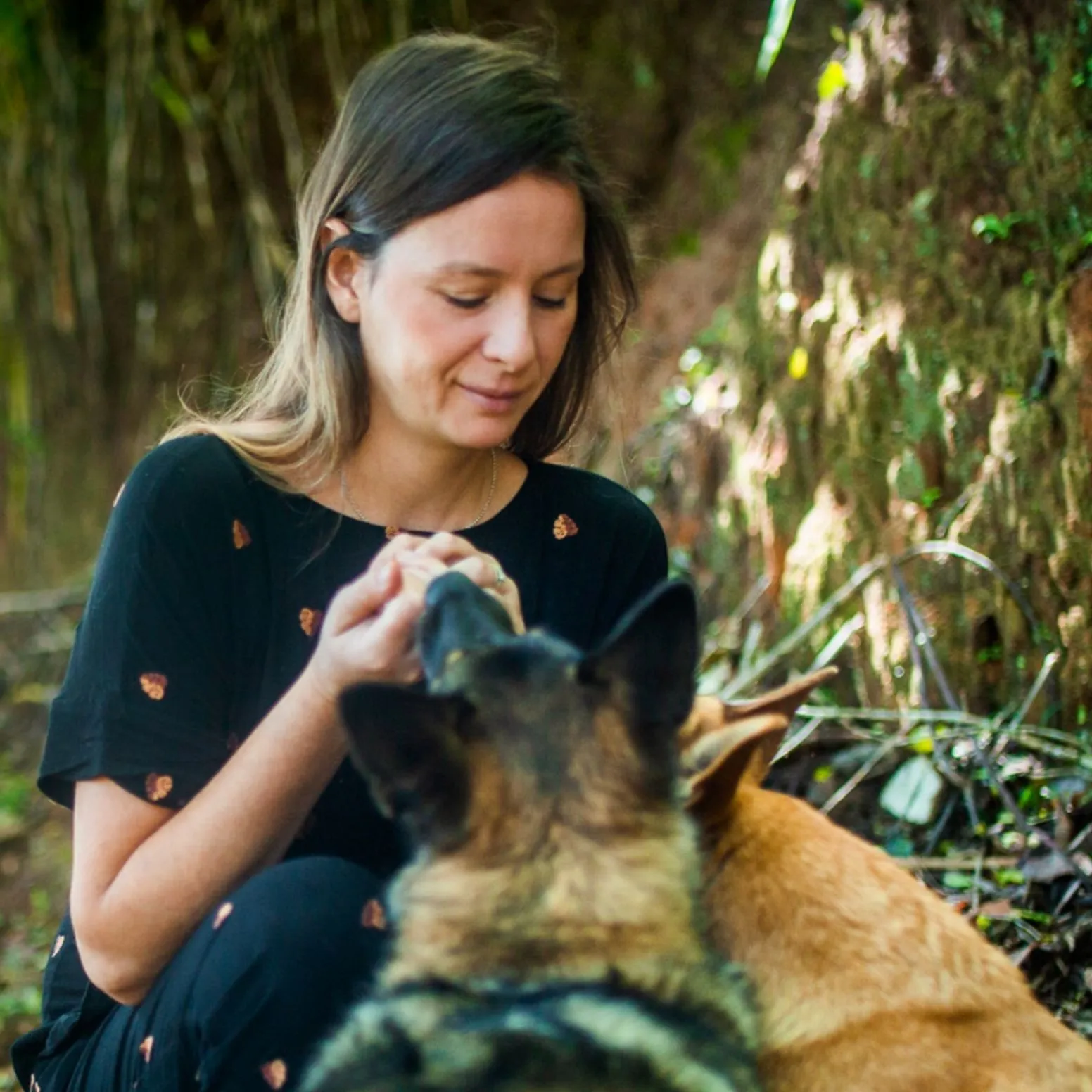 Fundadora da Barkeria com Gita, cadela que inspirou a criação da marca